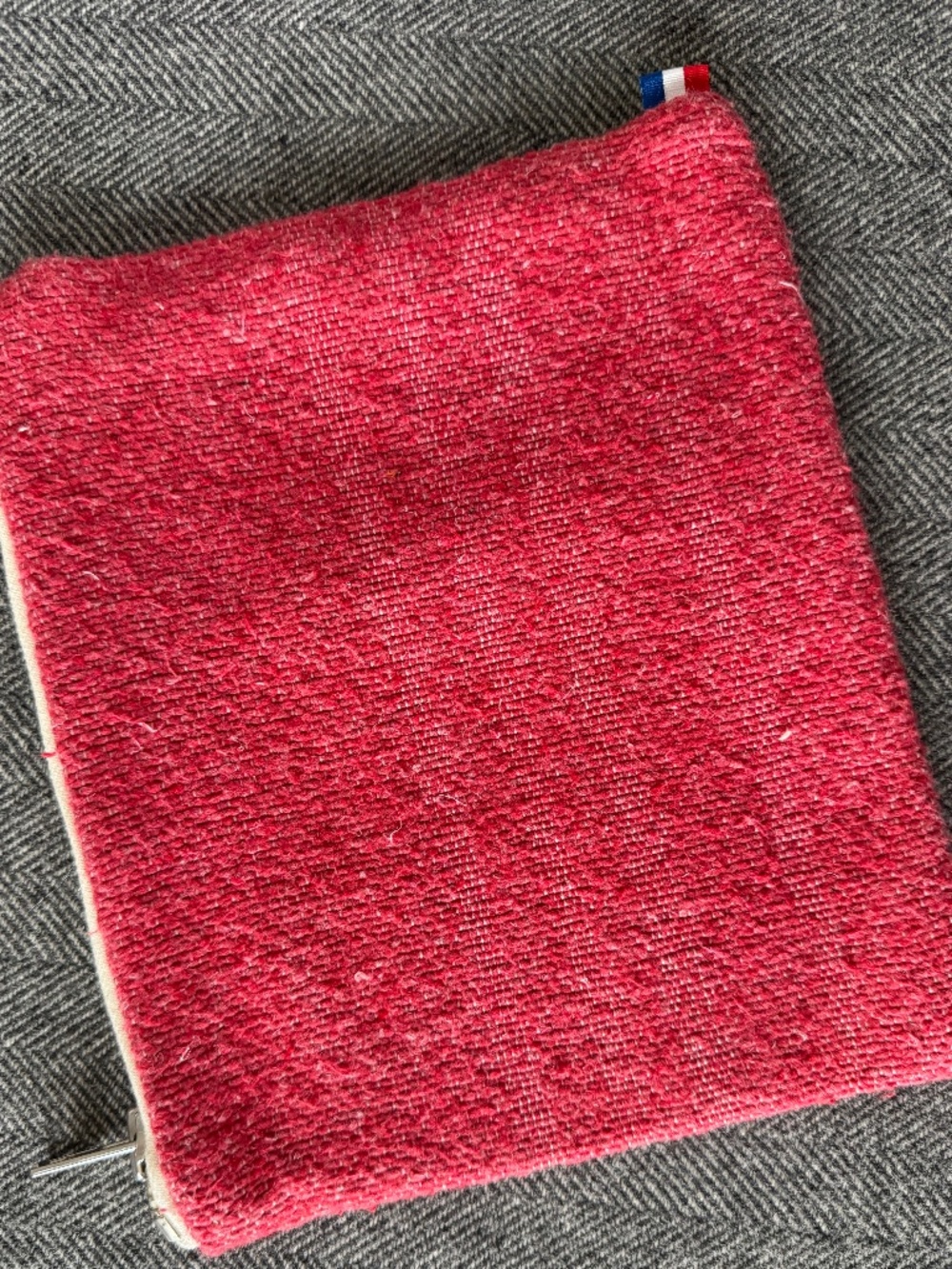 NWOT, DARLING FRENCH RED TEXTURED ENVELOPE POUCH WITH ZIPPERED CLOSURE